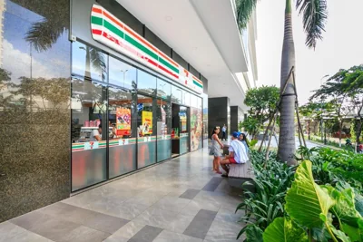 Apartamento de tres dormitorios con balcón — Service Rivergate Apartment Building, Free Pool